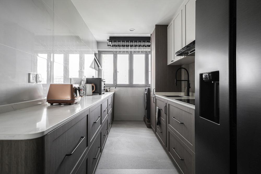 Asian Kitchen with Homogeneous Tiles and Kitchen Cabinets