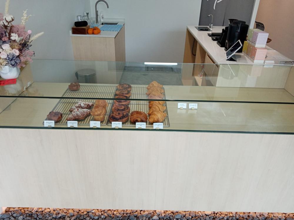 Minimalist Retail with Display Cabinets and Lighting