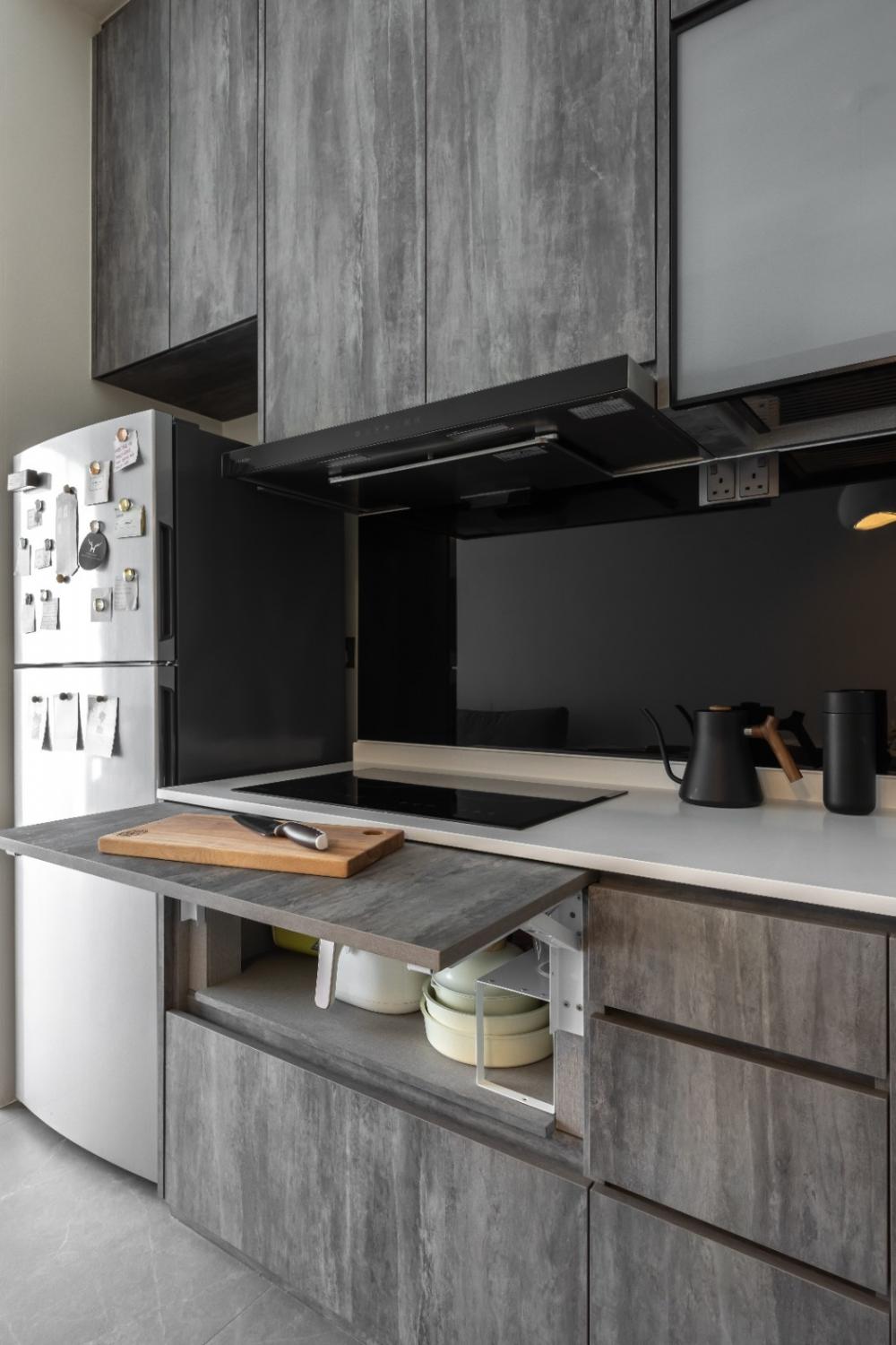 Contemporary Kitchen with Countertop and Homogeneous Tiles