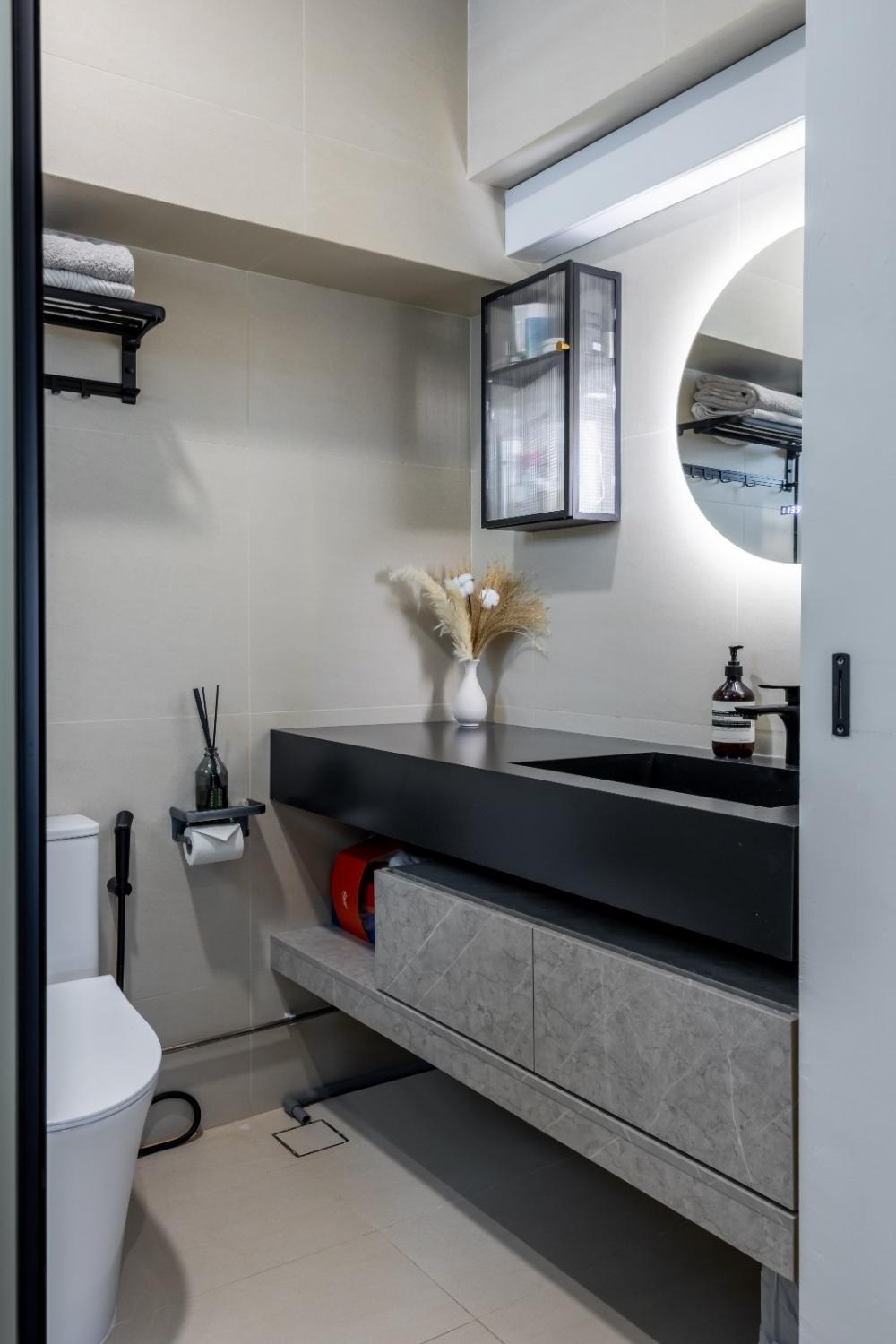 Minimalist Bathroom with Countertop and Homogeneous Tiles