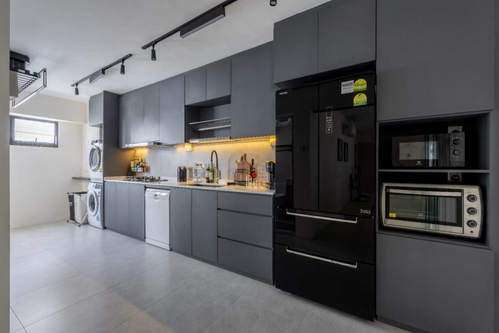 Minimalist Kitchen with Countertop and Homogeneous Tiles