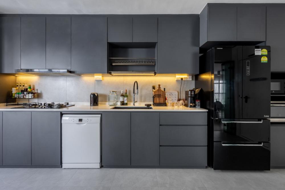 Minimalist Kitchen with Countertop and Homogeneous Tiles