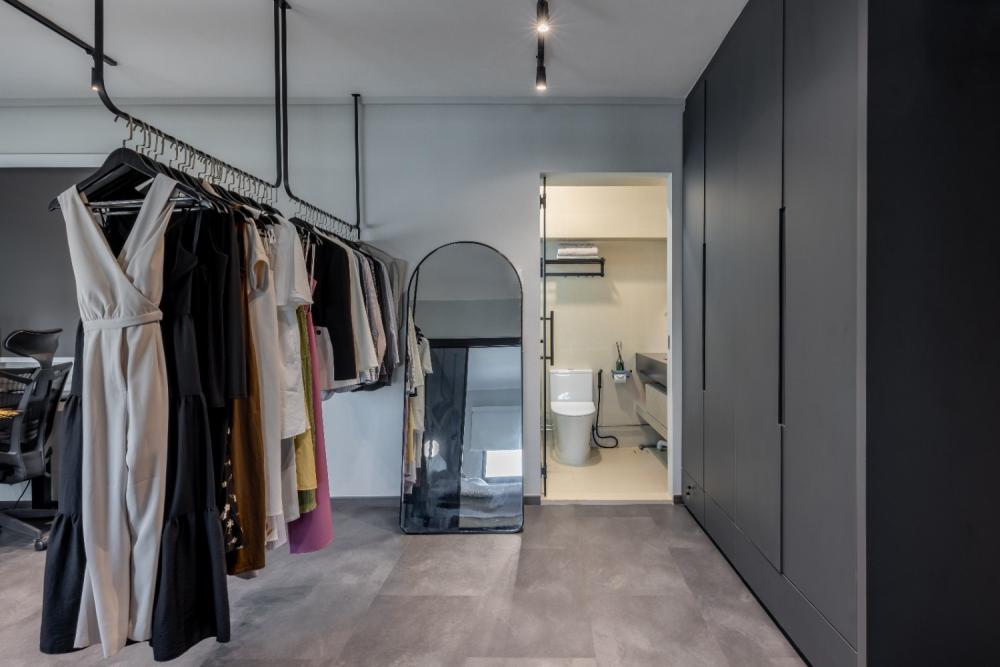 Minimalist Walk-in Wardrobe with Mirror and Wardrobe