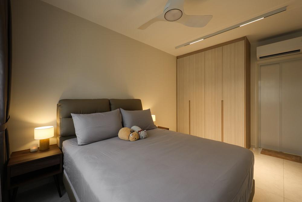 Eclectic Bedroom with Homogeneous Tiles and Wardrobe