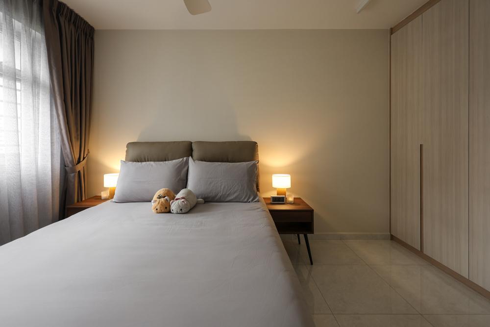 Eclectic Bedroom with Homogeneous Tiles and Wardrobe