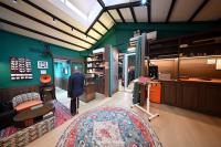 Vintage Shopfront at Madesuits @ 45B Craig Road