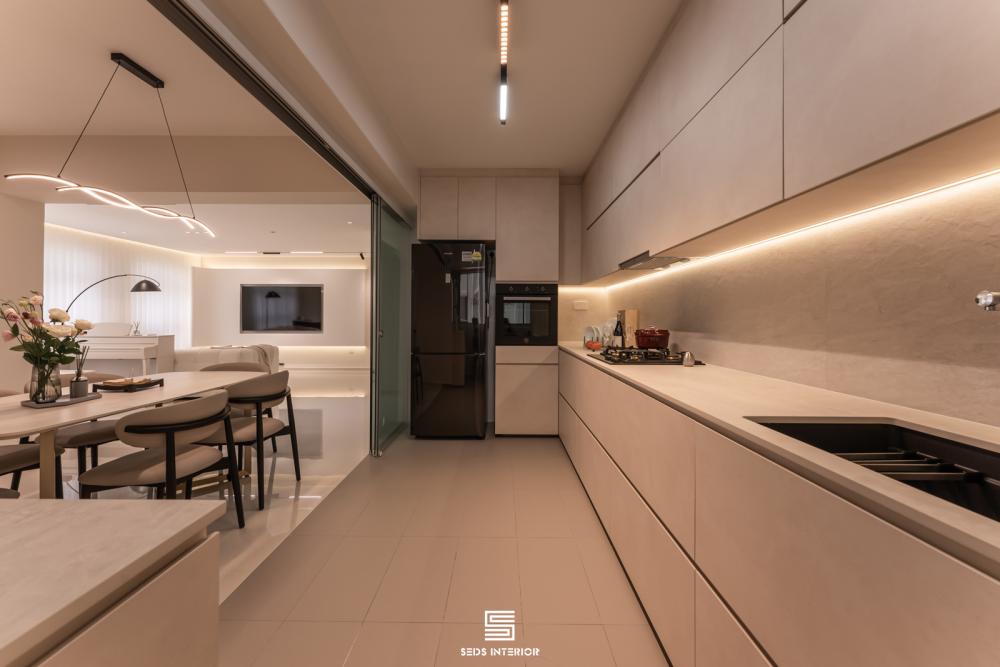 Minimalist Kitchen with Countertop and Homogeneous Tiles
