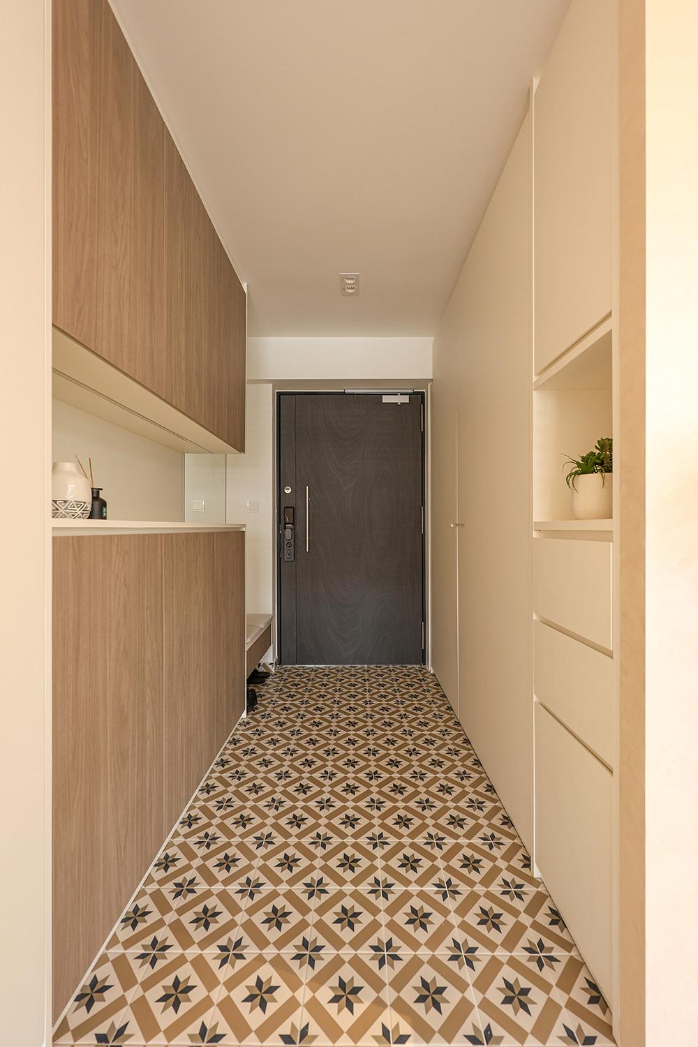 Minimalist Foyer with Settee and Homogeneous Tiles