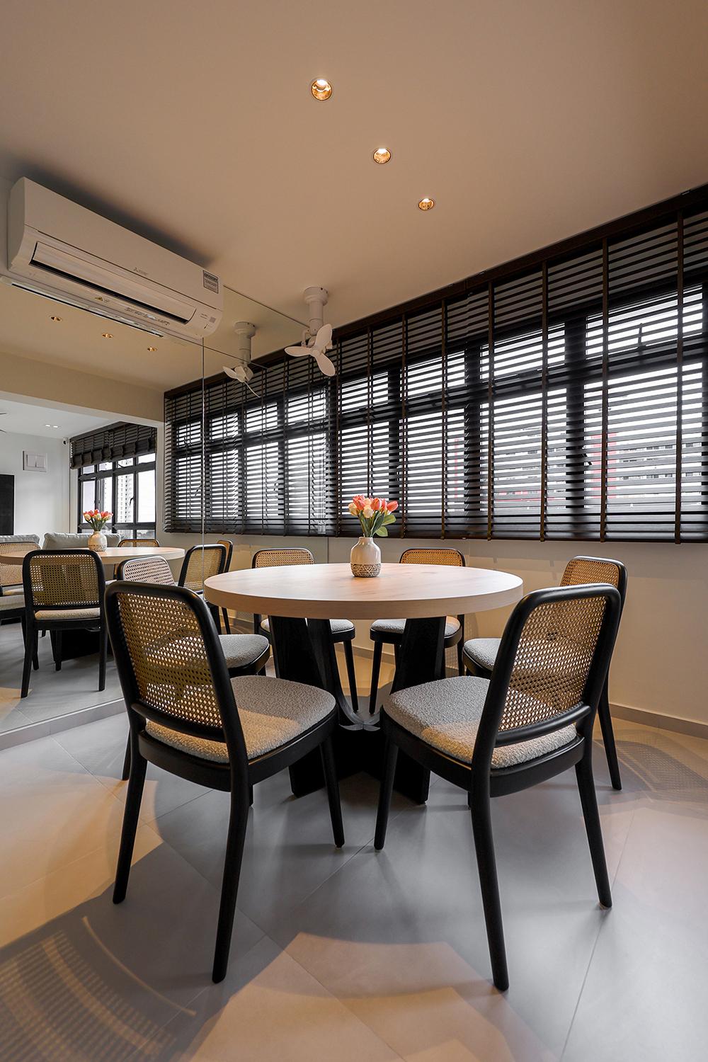 Minimalist Dining Room with Mirror and Dining Table