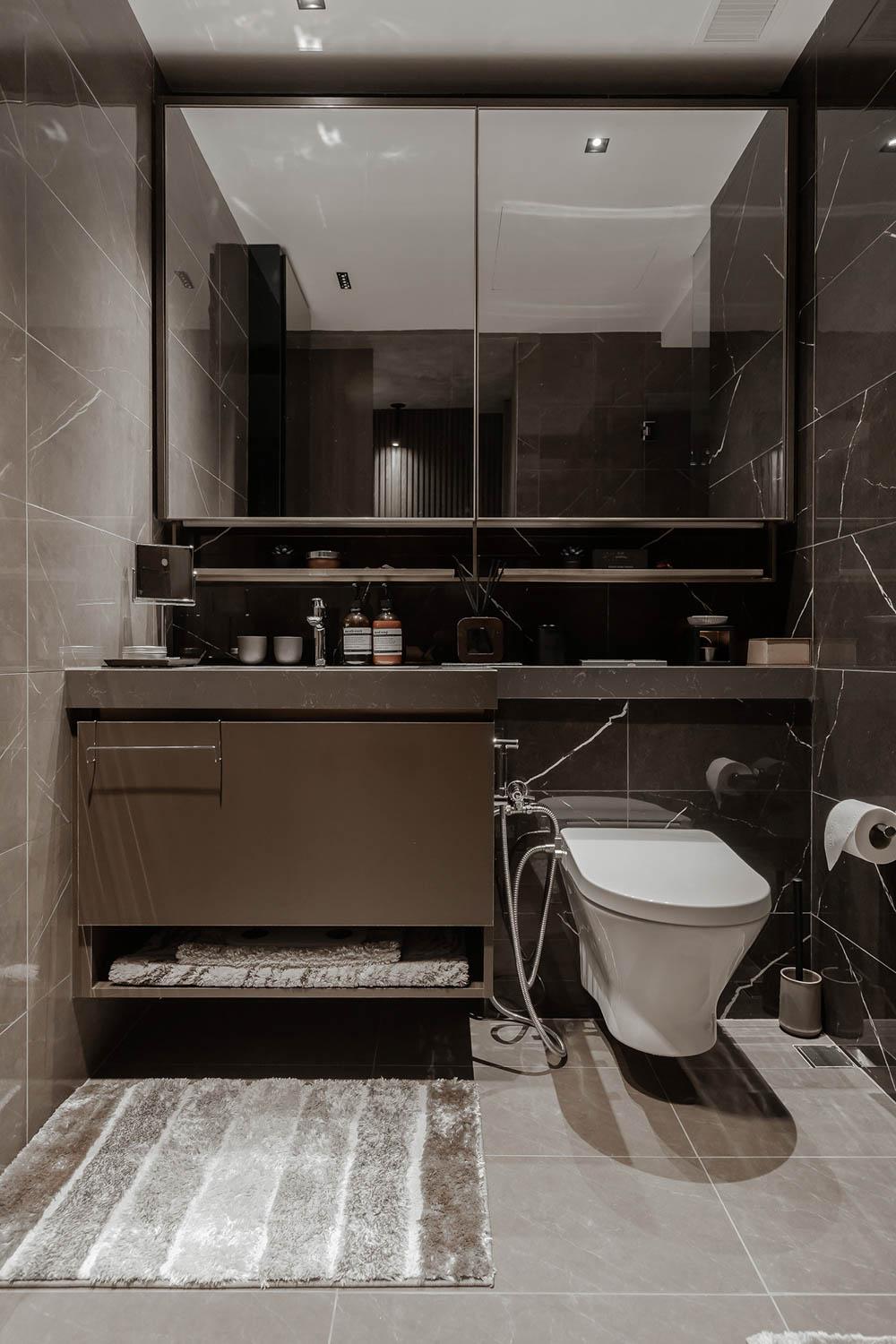 Modern Bathroom with Homogeneous Tiles and Mirror