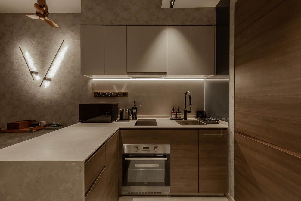 Modern Kitchen with Open Kitchen and Breakfast Counter