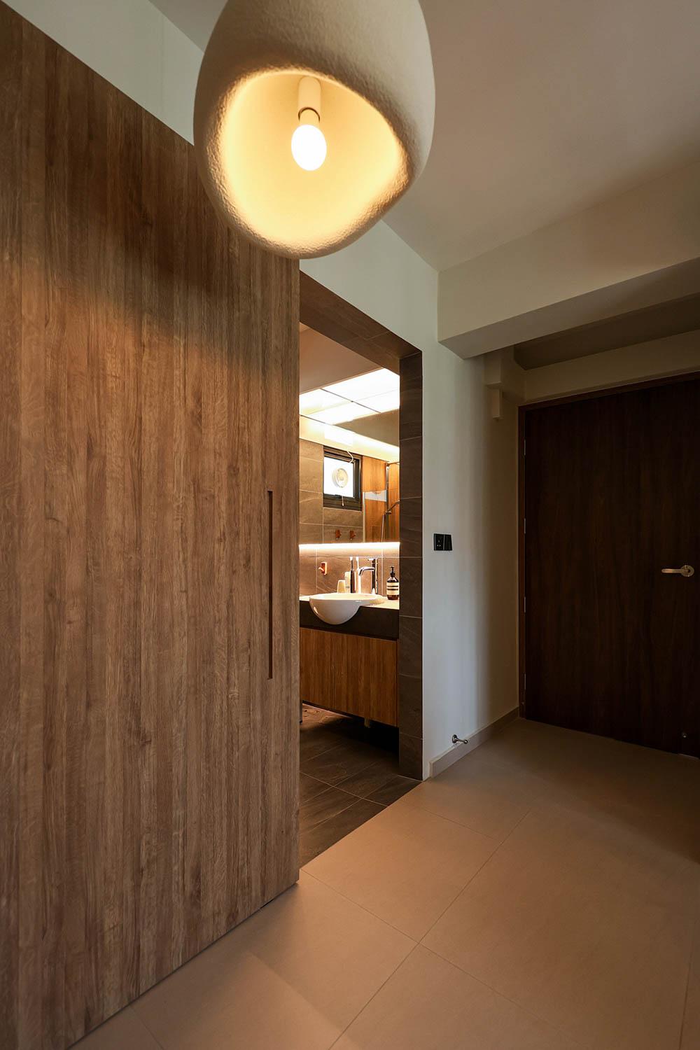 Minimalist Bathroom with Homogeneous Tiles and Lighting