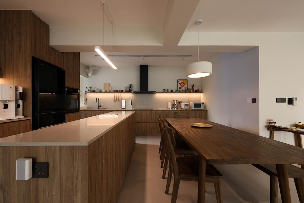 Minimalist Dining Room with Homogeneous Tiles and Breakfast Counter