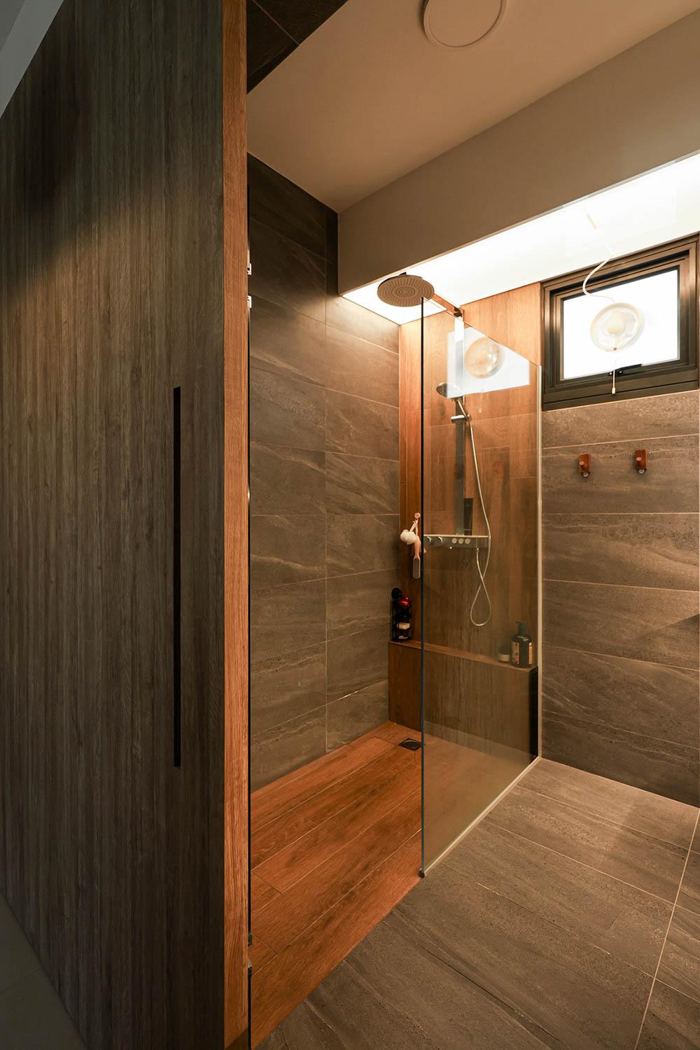 Minimalist Bathroom with Homogeneous Tiles and Shower Screen