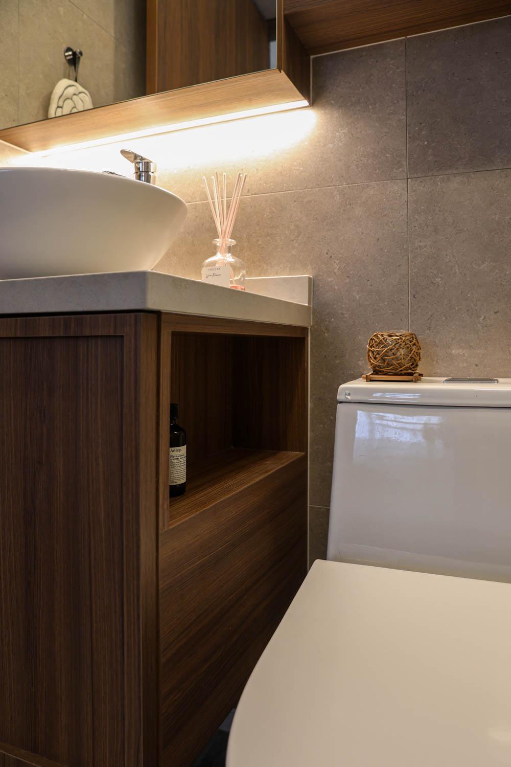 Modern Bathroom with Mirror and Display Cabinets
