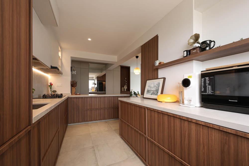 Modern Kitchen with Countertop and Homogeneous Tiles