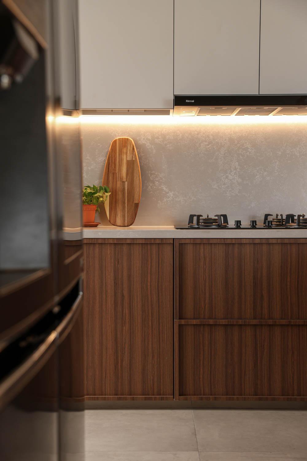 Modern Kitchen with Countertop and Homogeneous Tiles