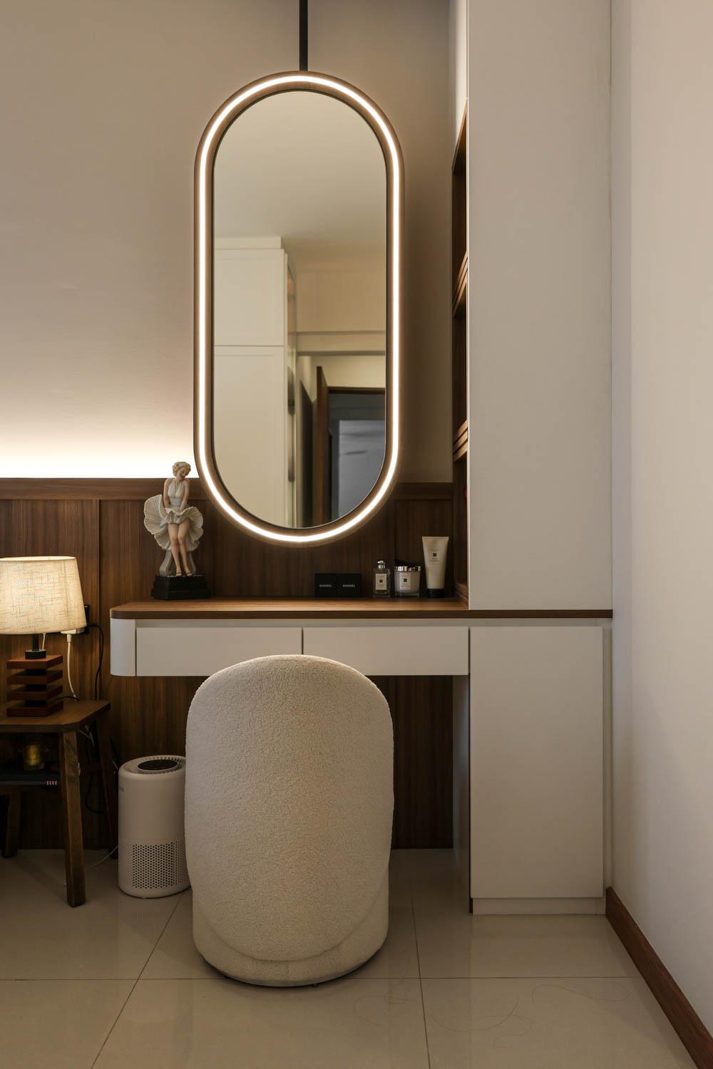 Modern Bedroom with Mirror and Built-in Bed