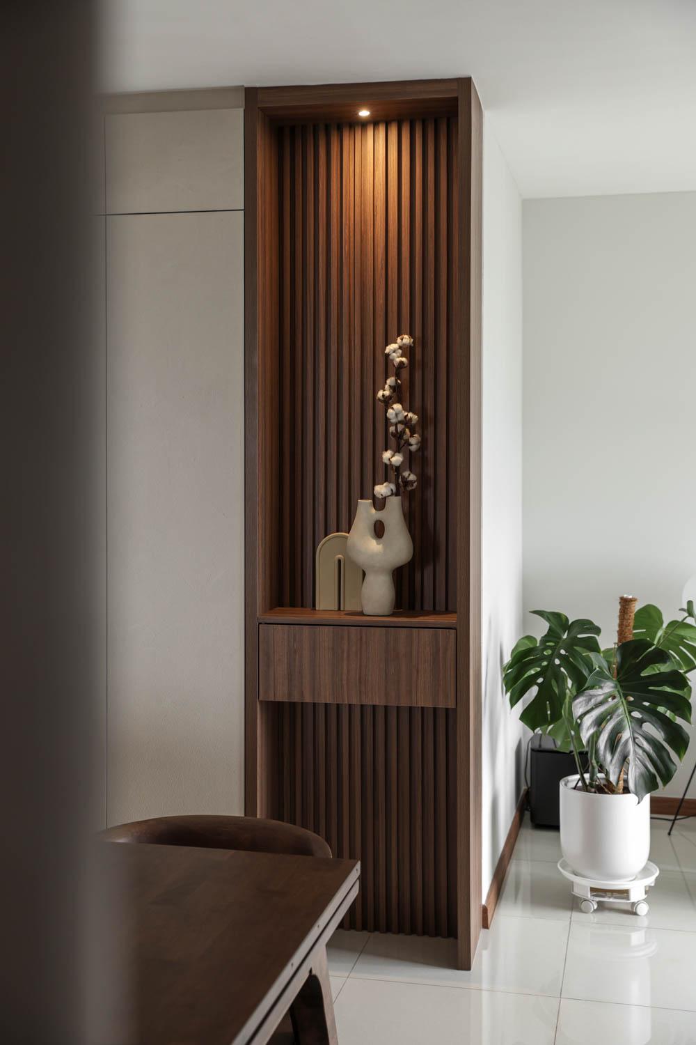 Modern Foyer with Feature Wall and Display Cabinets