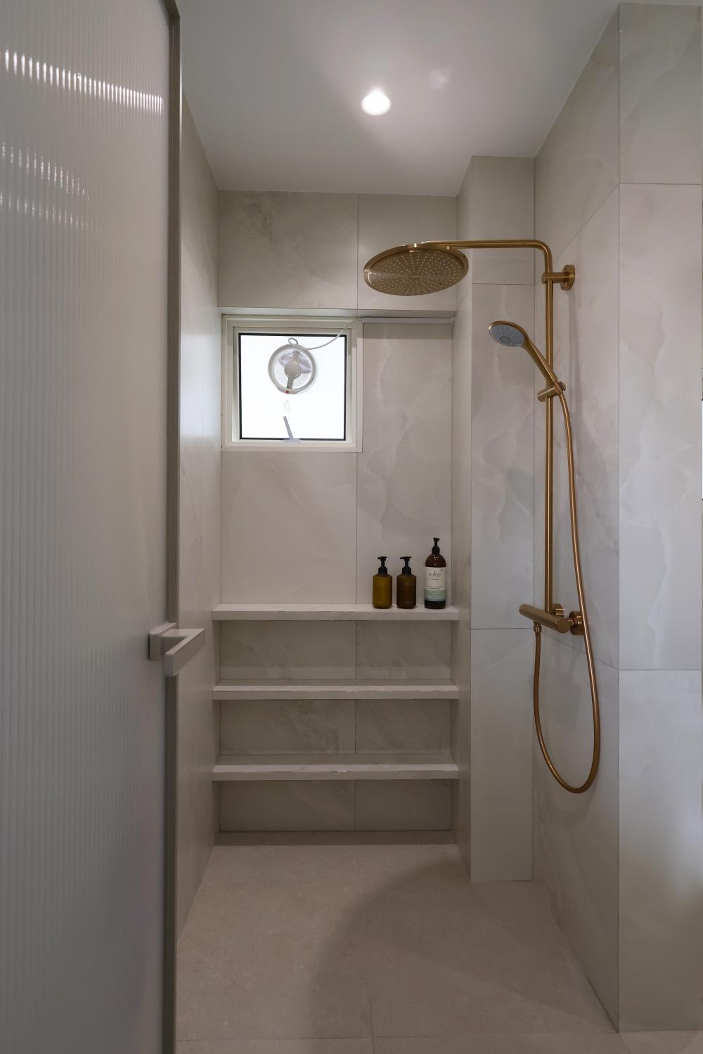 Modern Bathroom with Rainshower and Showers