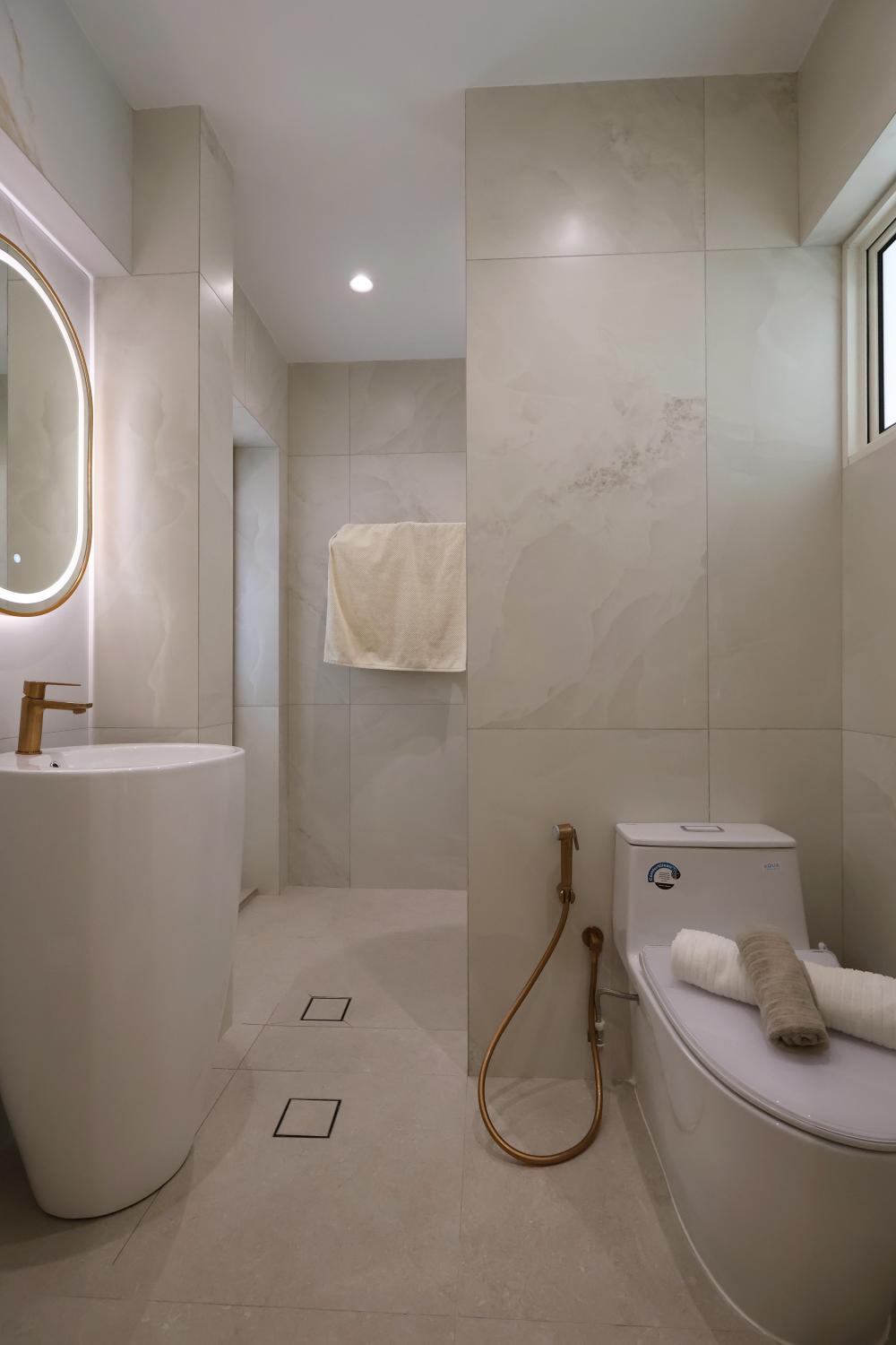 Modern Bathroom with Mirror and Bathroom Mirrors