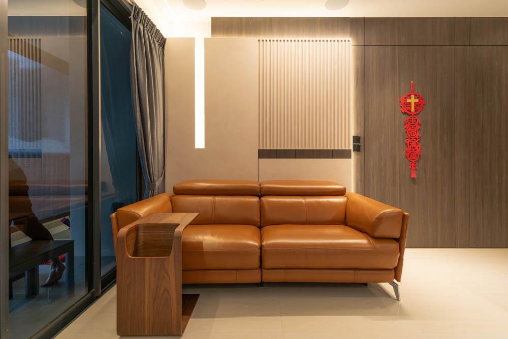 Modern Living Room with Feature Wall and Lighting