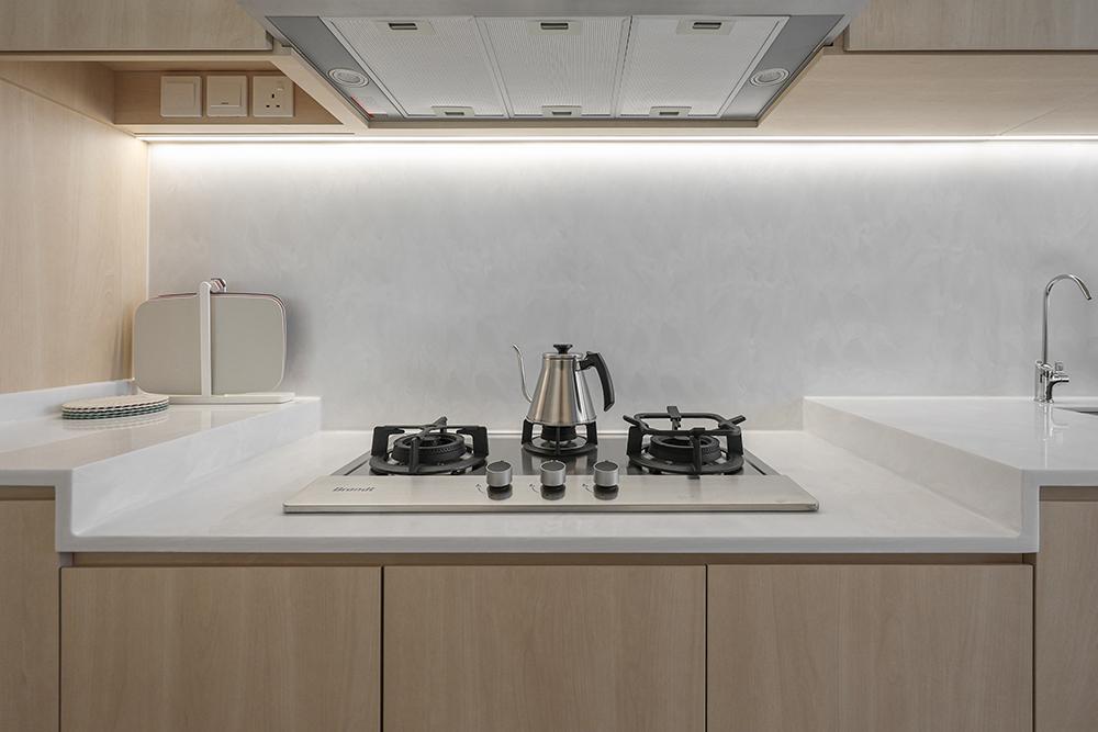 Minimalist Kitchen with Countertop and Kitchen Backsplash