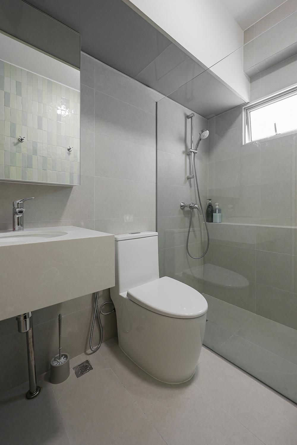 Minimalist Bathroom with Homogeneous Tiles and Mirror