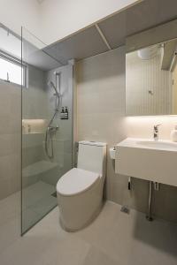 Minimalist Bathroom at Floral Spring @ Yishun