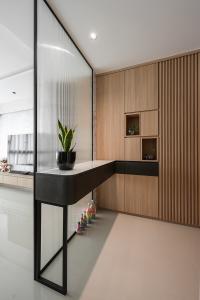 Scandinavian Foyer at West Coast Parkview