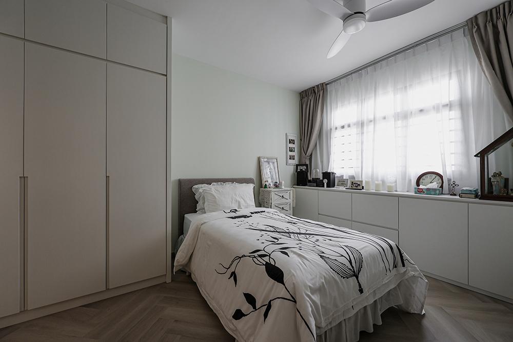 Country Bedroom with Vinyl Flooring and Wardrobe