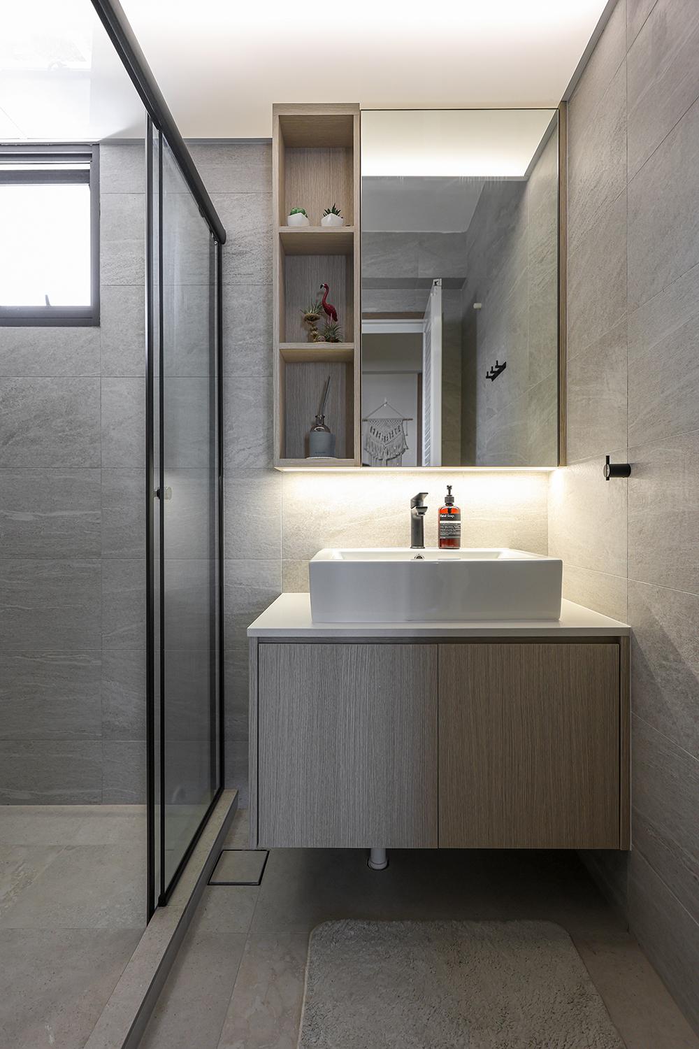 Country Bathroom with Homogeneous Tiles and Mirror