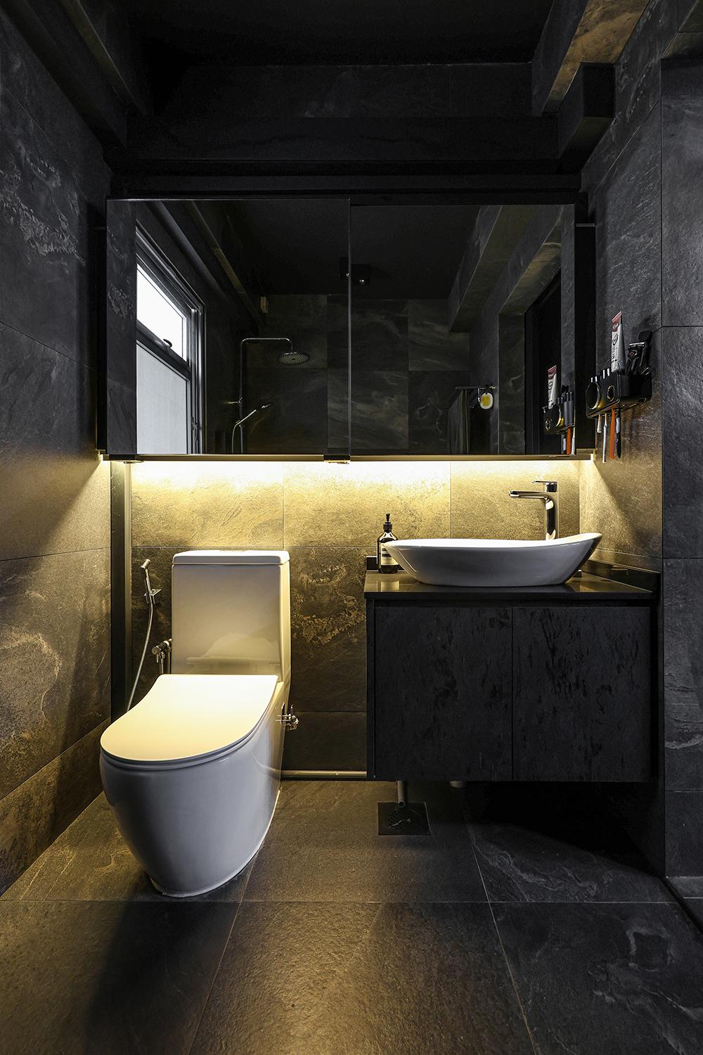 Modern Bathroom with Homogeneous Tiles and Mirror