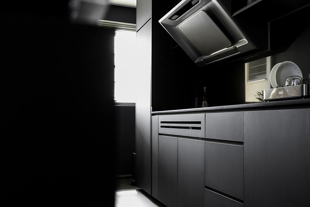Modern Kitchen with Countertop and Kitchen Cabinets
