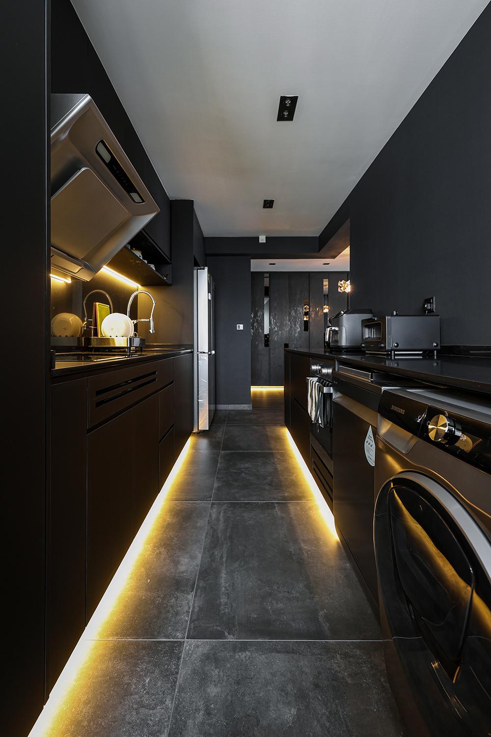 Modern Kitchen with Homogeneous Tiles and Kitchen Cabinets