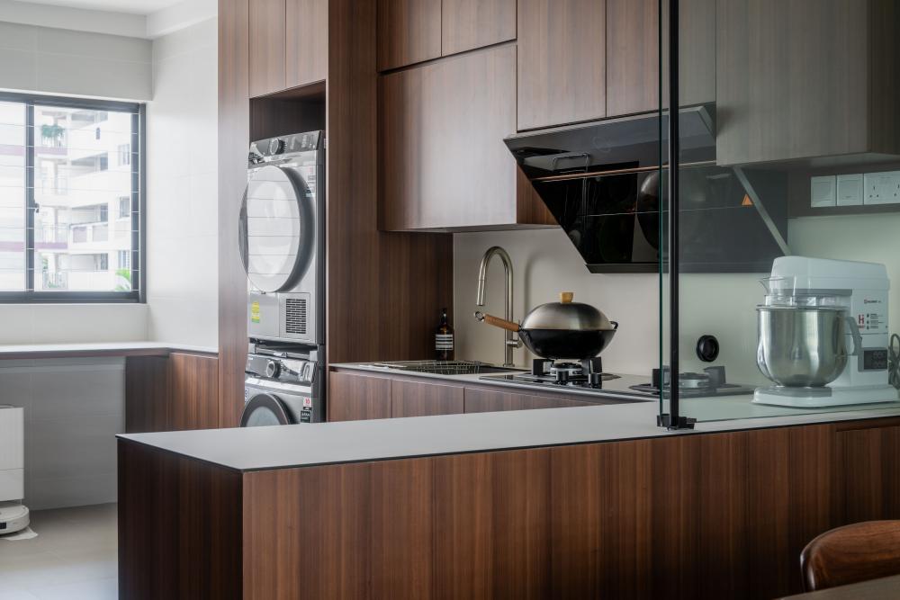Contemporary Kitchen with Countertop and Kitchen Accessories