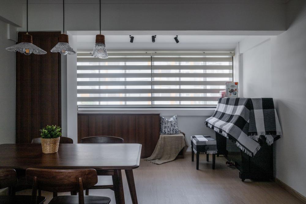 Contemporary Entryway with Shoe Rack and Small Storage