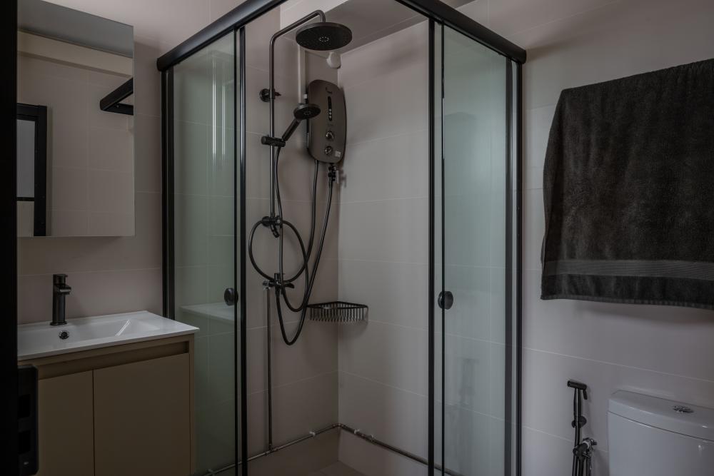 Contemporary Bathroom with Shower Screen and Toilet Bowl