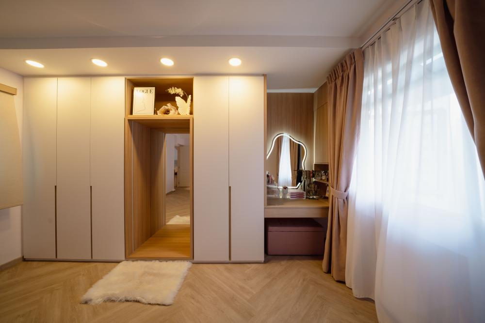 Country Bedroom with Vinyl Flooring and Wardrobe