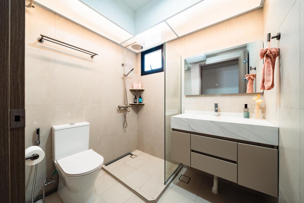 Minimalist Bathroom with Mirror and Bathroom Storage