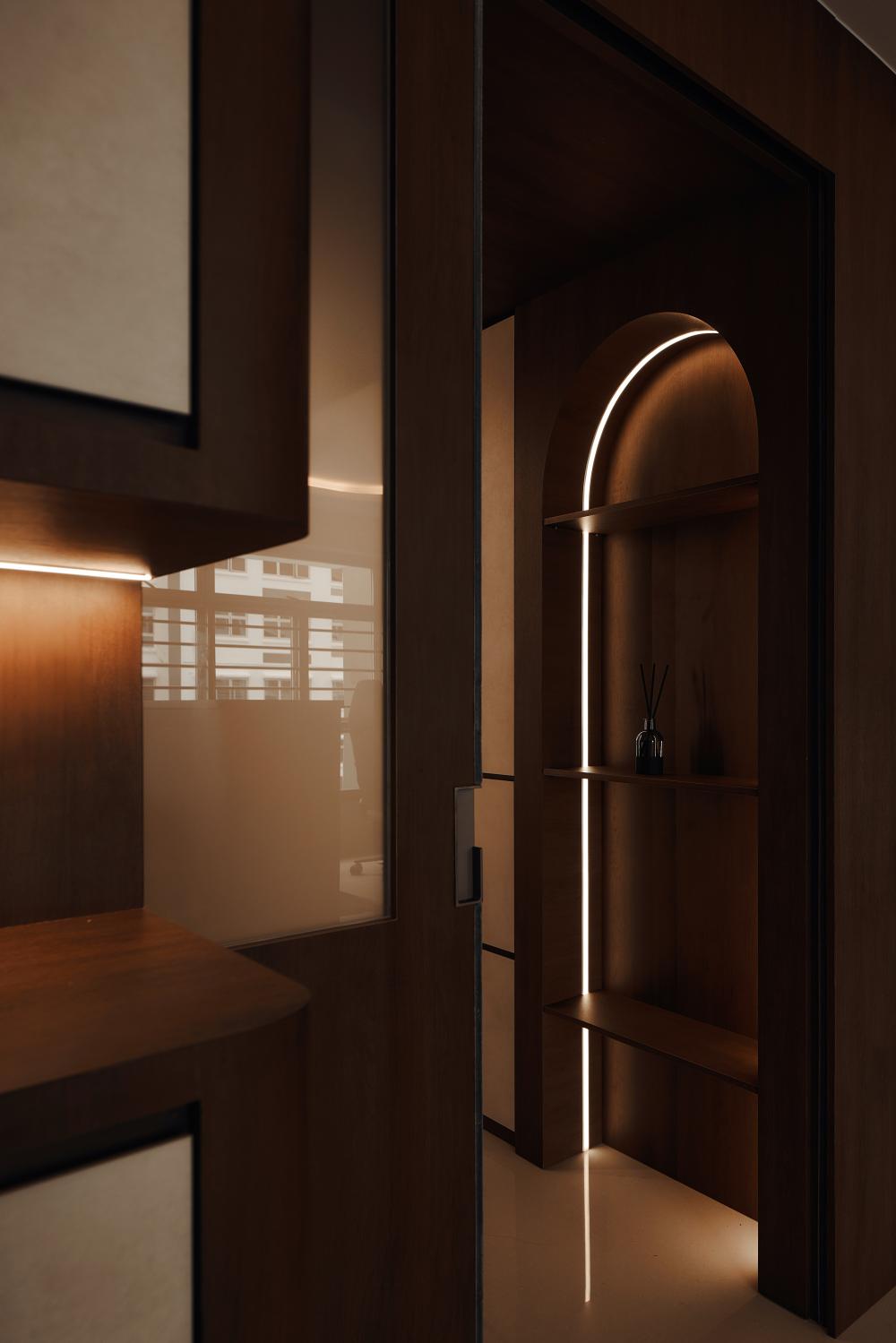Contemporary Entryway with Shoe Rack and Small Storage