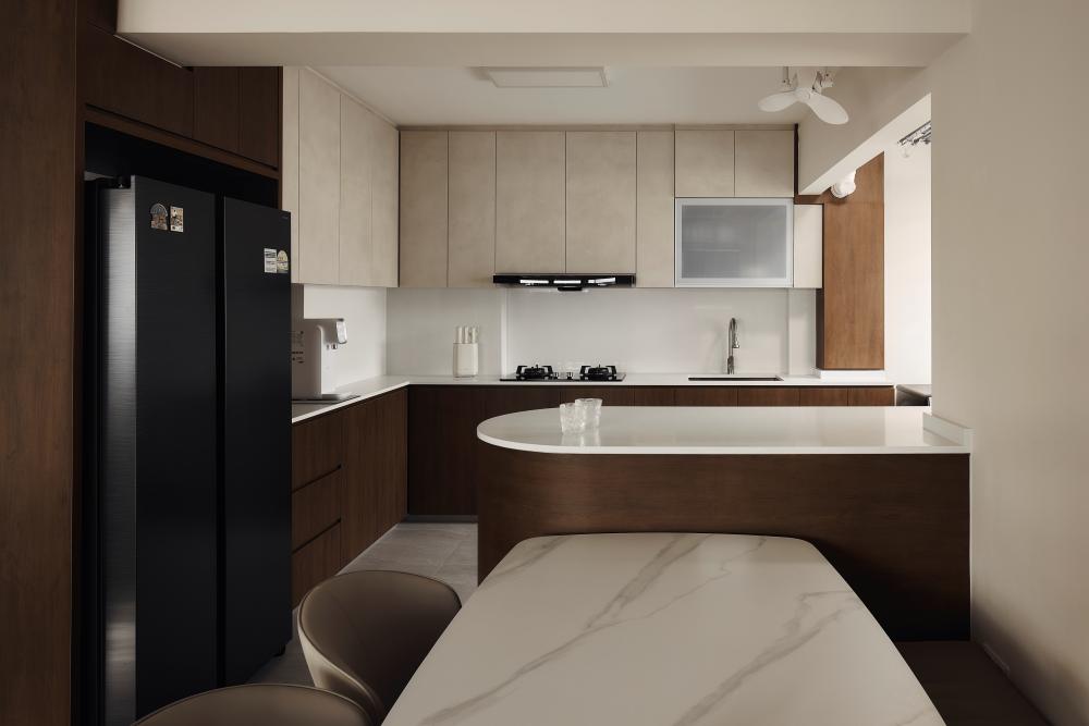 Contemporary Kitchen with Kitchen Island and Cupboard