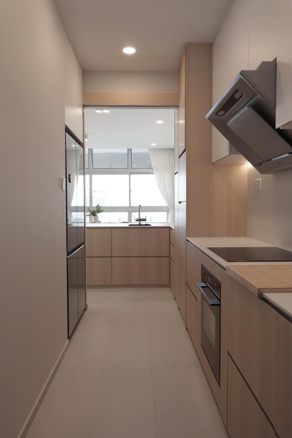 Minimalist Kitchen with Kitchen Window and Open Kitchen