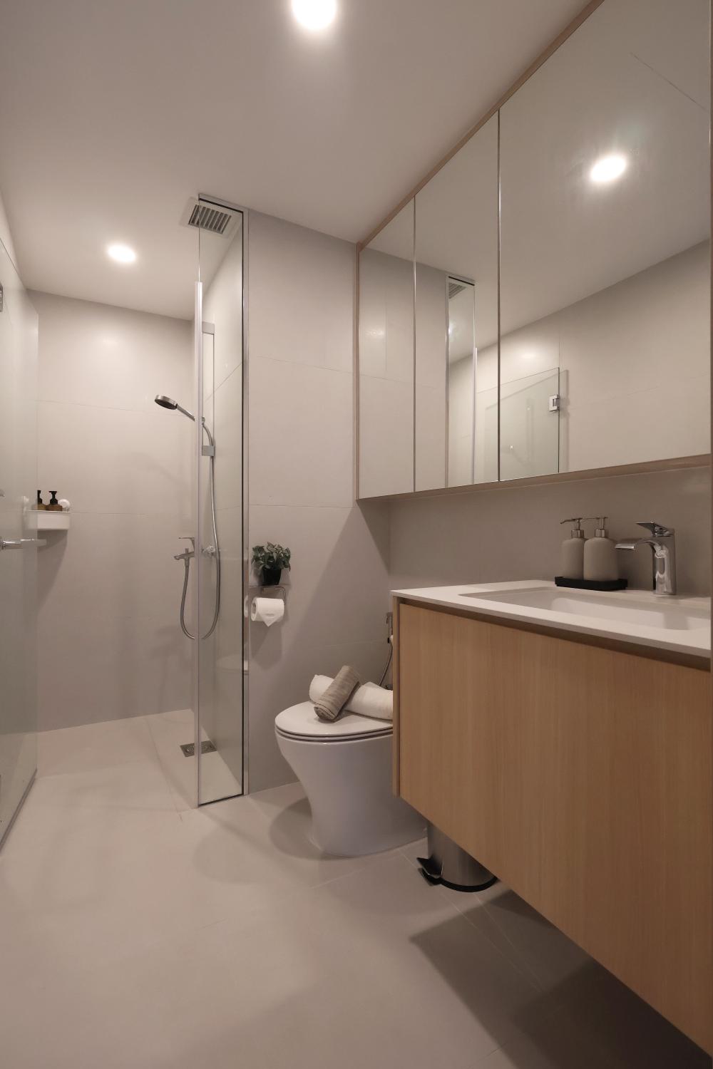 Minimalist Bathroom with Bathroom Storage and Bathroom Sinks