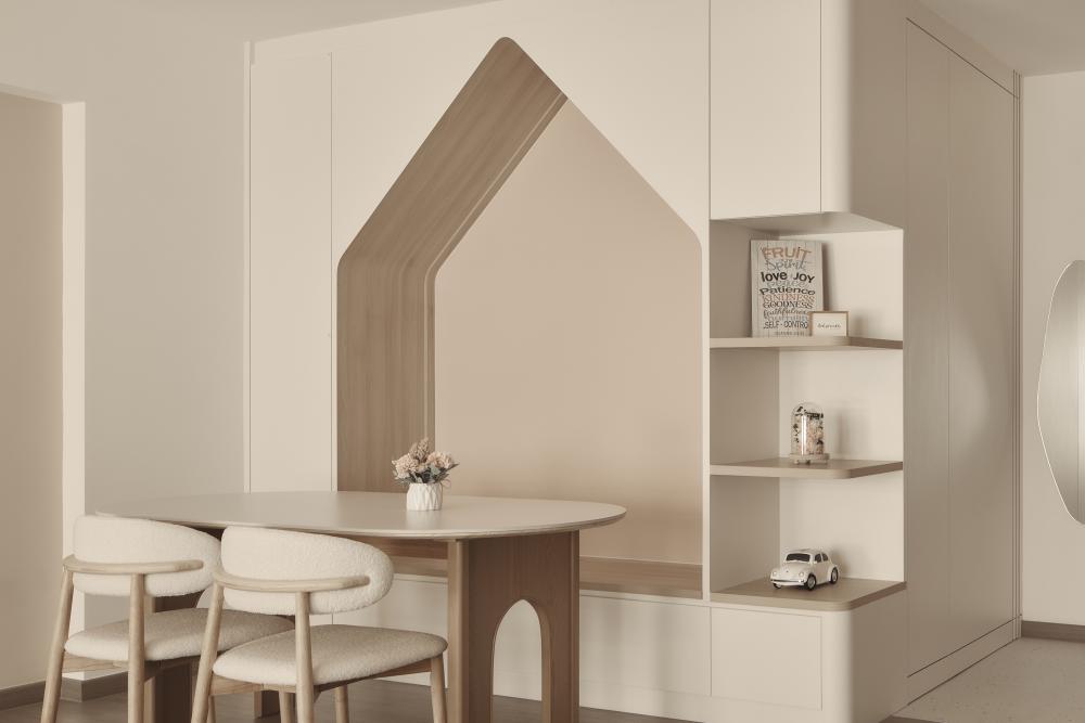 Scandinavian Dining Room with Dining Table and Dining Chairs