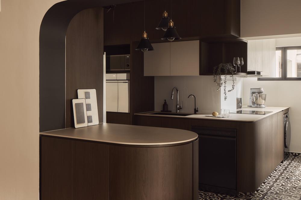 Contemporary Kitchen with Countertop and Kitchen Island