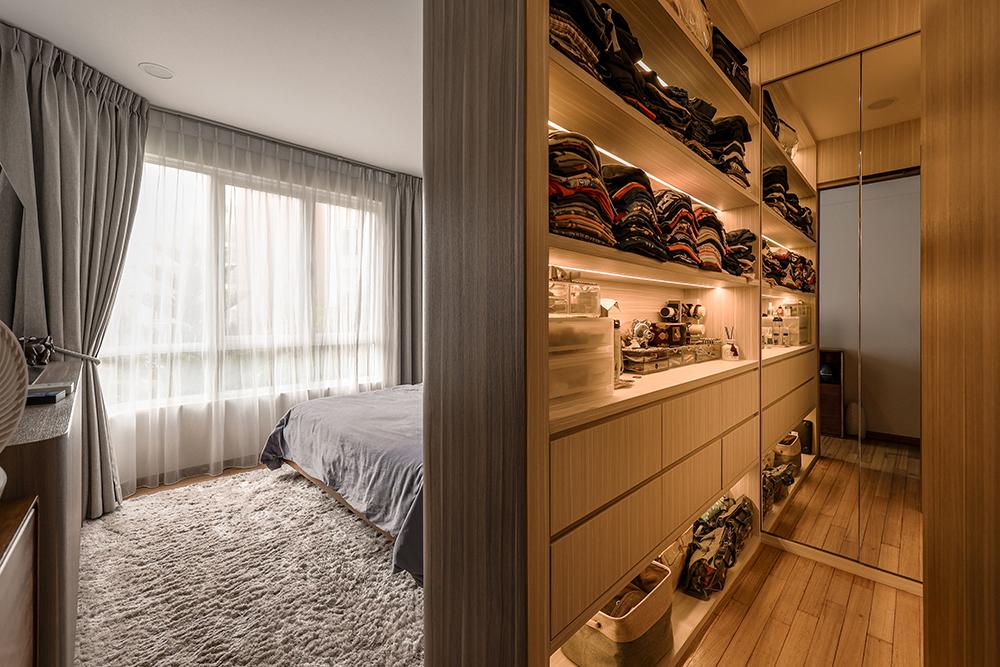 Scandinavian Walk-in Wardrobe with Mirror and Rugs