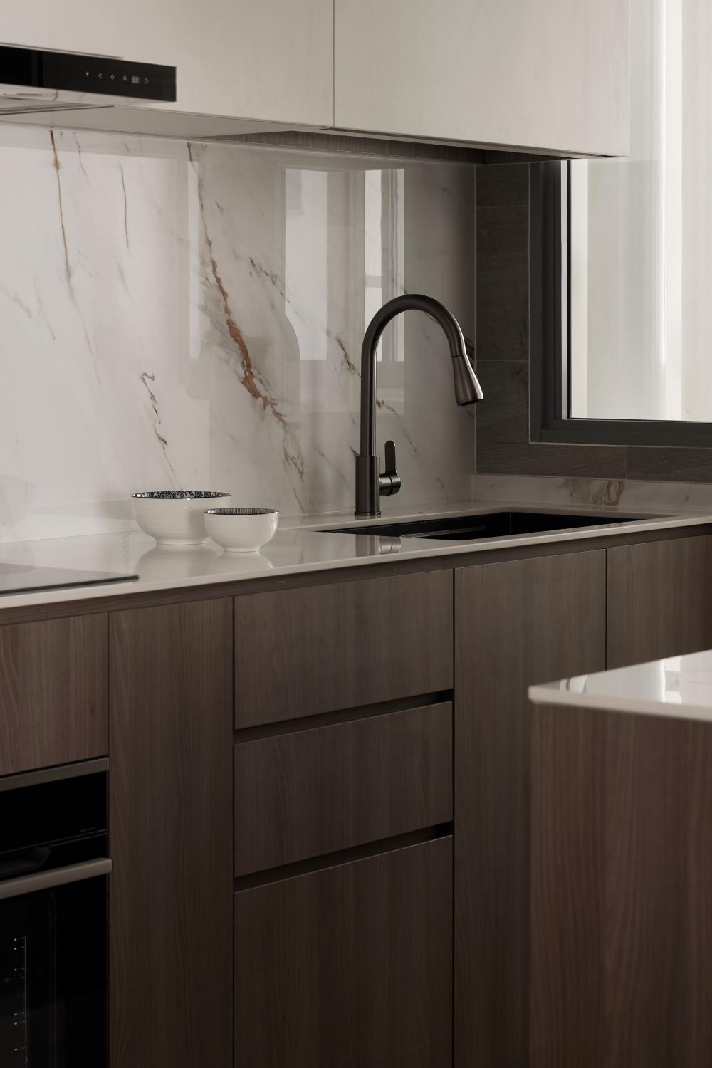Contemporary Kitchen with Countertop and Kitchen Island