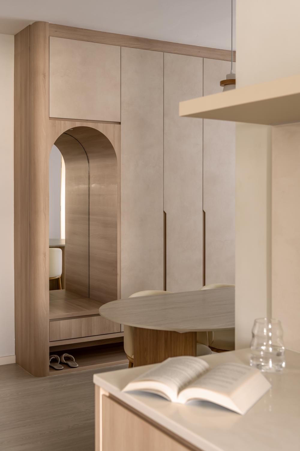 Scandinavian Entryway with Mirror and Seating Bench