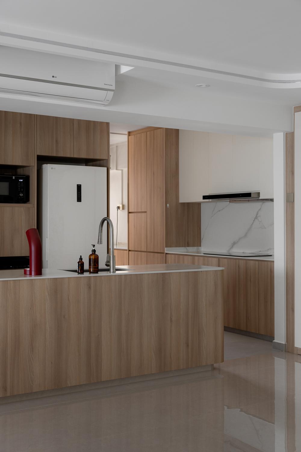 Contemporary Kitchen with Countertop and Open Kitchen